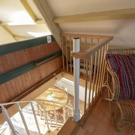 Holiday home Alluring With Garden